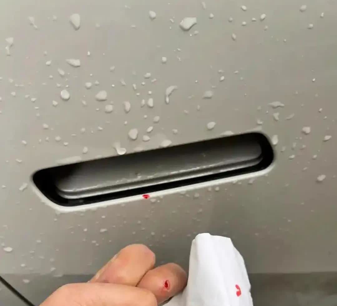 我仔细看了一下工信部的发文，只是说要整顿隐藏式车门把手，没说完全不准用。