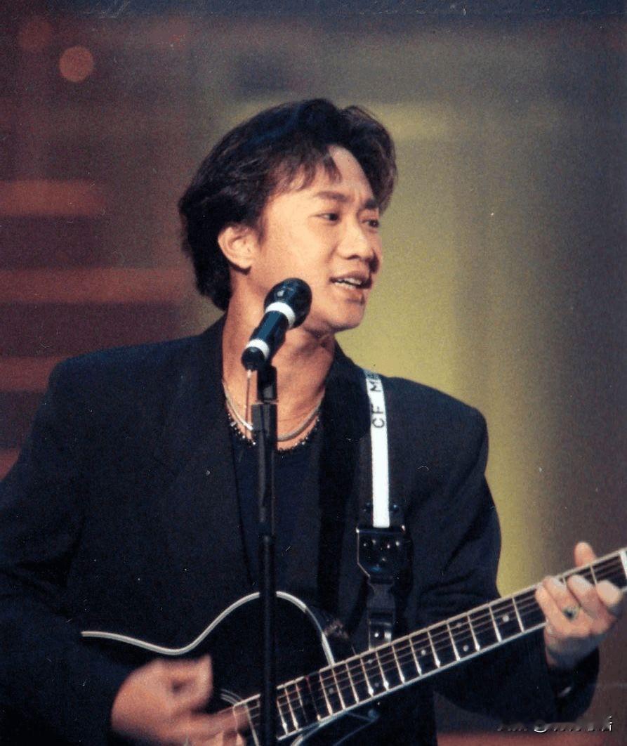 Beyond黄家驹没有学过音乐那他是怎样写歌的？并且还能写出如此大量的经典作品？