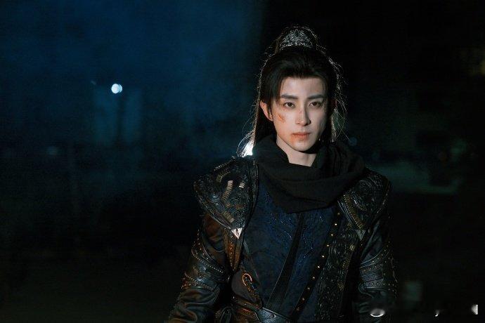 敖瑞鹏燕迟战损妆敖瑞鹏晒燕迟战损妆伤疤是少年心气的代价，燕迟不会退缩，不会害怕，