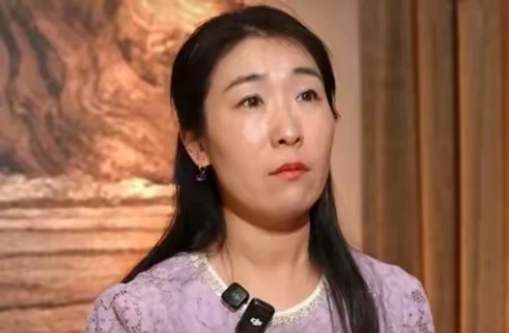 婚外情公然践踏家庭底线，护小三更是对原配的二次伤害，此等歪风邪气绝不可长！朱女士的遭遇并非个例，道德