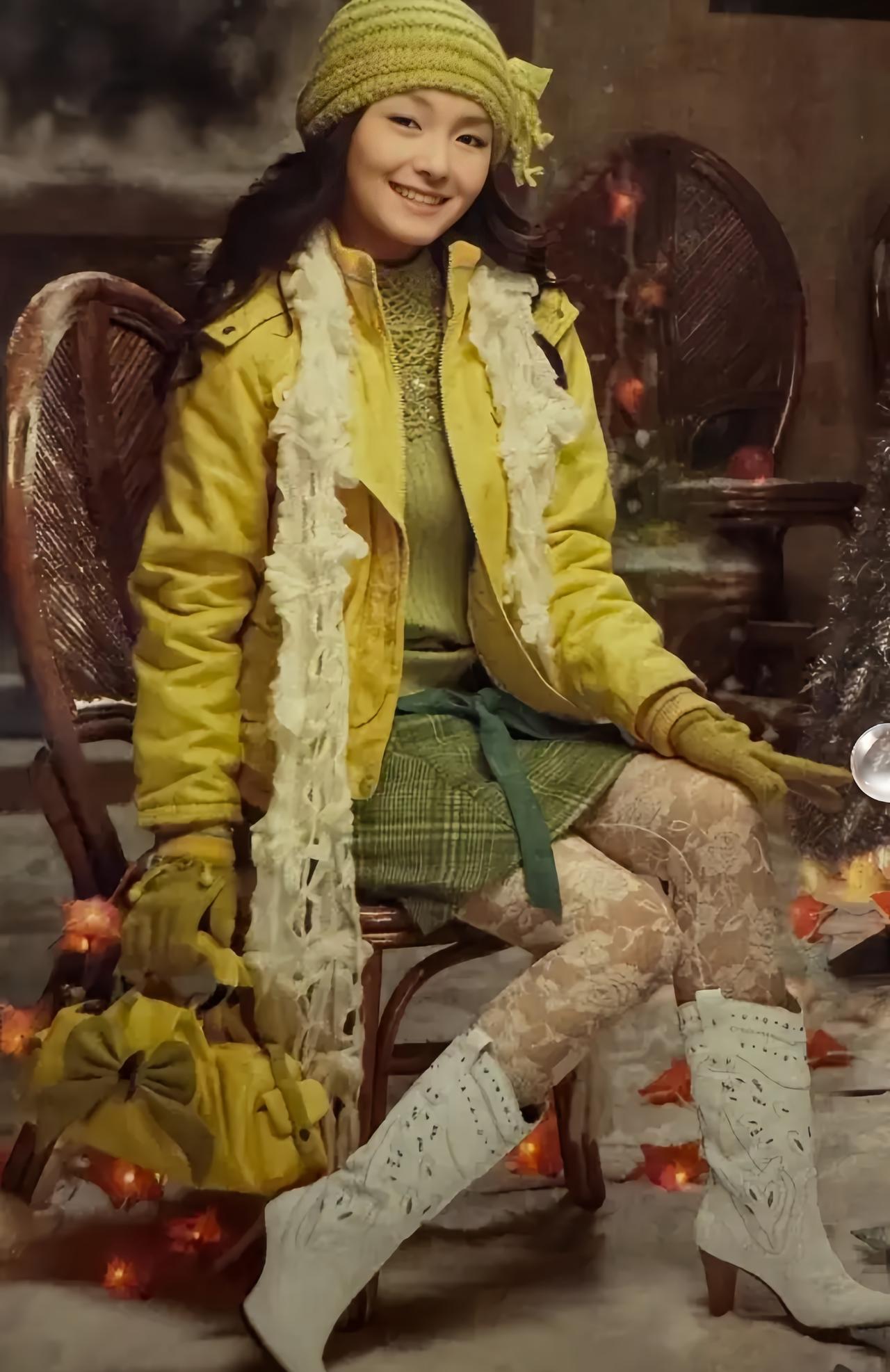 大S年轻的时候，真的太会穿了。就连阿依莲那种风格繁复、元素堆砌、看起来有点累赘的