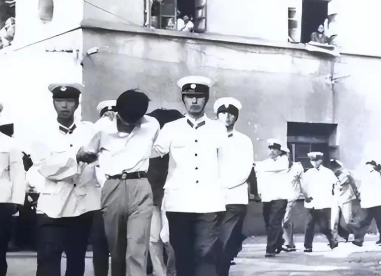1981东北血案：被扇两耳光怀恨在心，洗劫军火库屠杀十余人1981年2月的东北