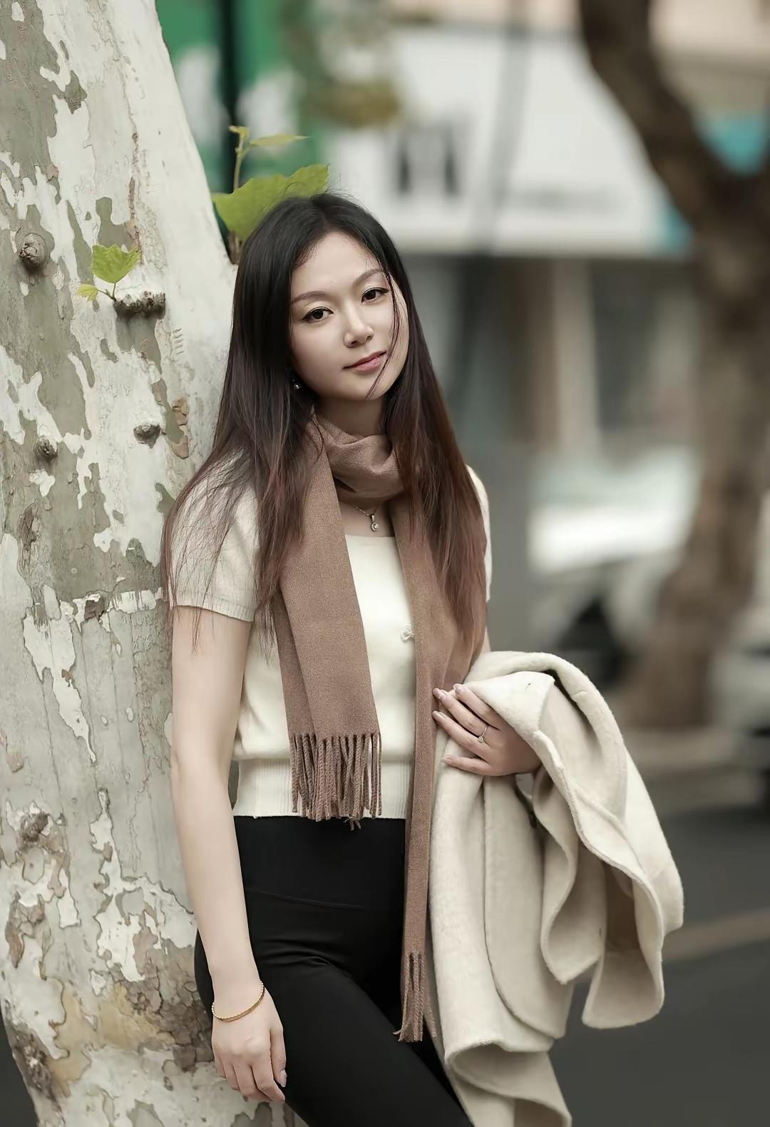 岁月静好是片刻，一地鸡毛是日常。即使世界偶尔薄凉，内心也要繁花似锦。