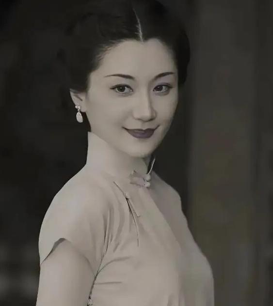 1930年，杜月笙的发妻沈月英，和表哥私会，云雨过后，她含泪嘱咐表哥：“你今天晚
