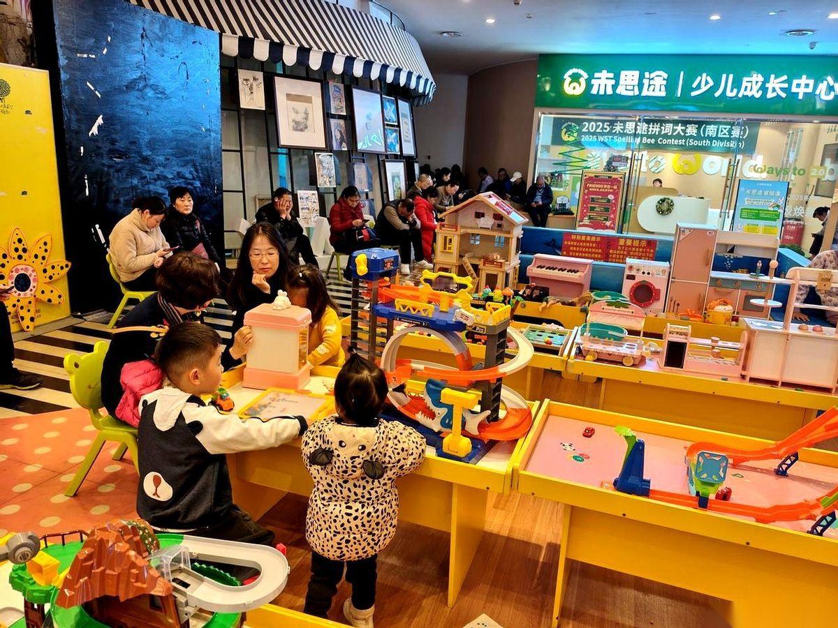 刚给娃算了一笔账，吓得我手机都差点扔了。这个月，光是“陪玩”，就花了我小一千。