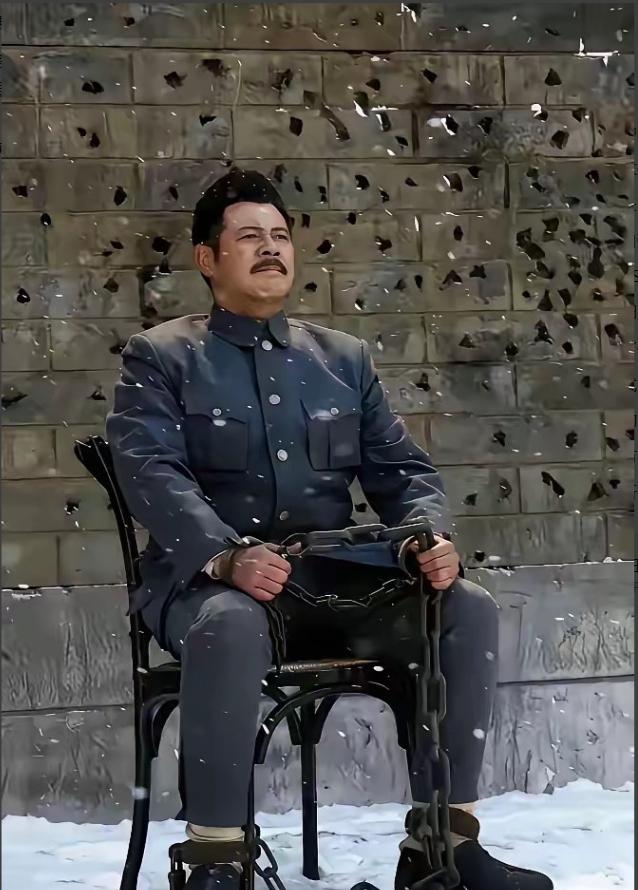 1934年冬天，北平。27岁的胡红霞卖掉房子凑了8万大洋，从刽子手手里赎回了丈夫