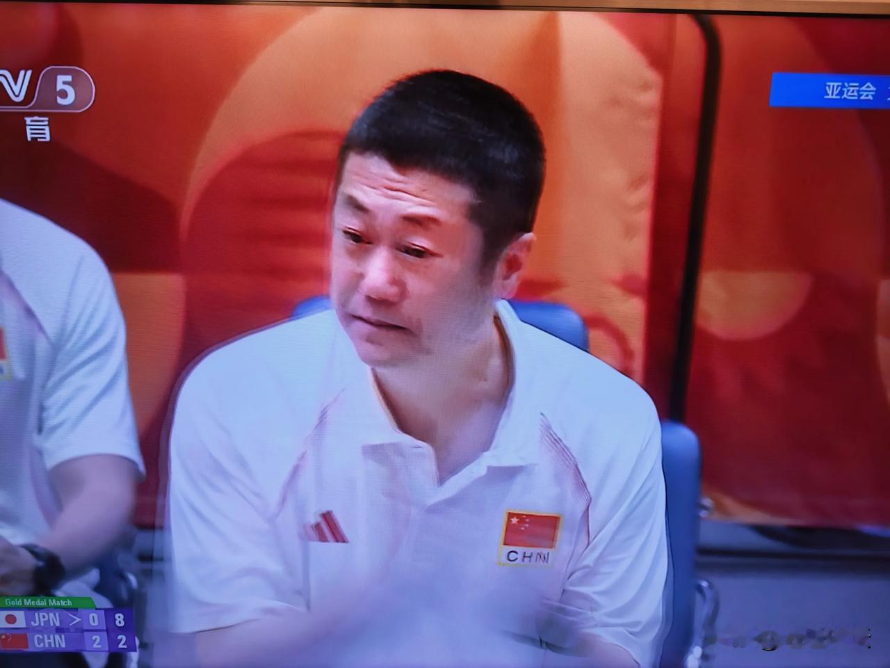 赵勇又出混招！中国女排大比分2：0领先日本女排的局面下，第三局他竟然让二传14号