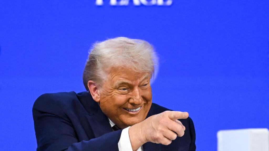 霍尔木兹困局未解，阿联酋突然退群，背后两大算盘，正中特朗普下怀4月28号，阿