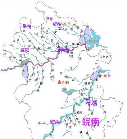 从图上看，淮河以北的皖北自然条件一点也不比皖南差。皖北水网同样密集，且河流流向朝