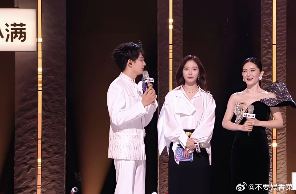 在《乘风2026》总决赛中谁说谢娜缺席了谢娜虽然未按原计划担任总决赛开场主持花费