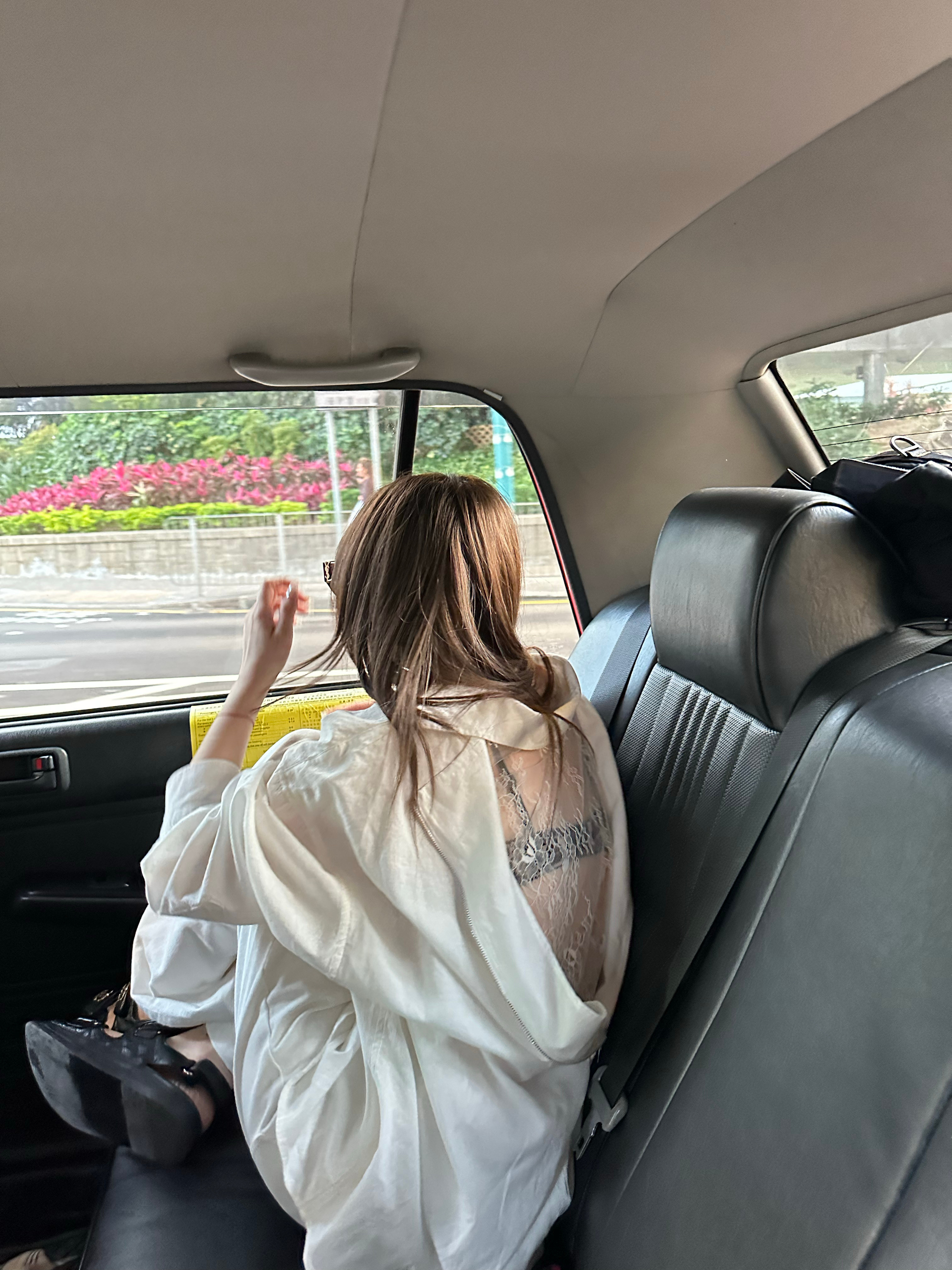 2025心愿清单达成1/10在沙滩上穿着泳衣搭仔裤甚至有在沙滩上打滚手拉手