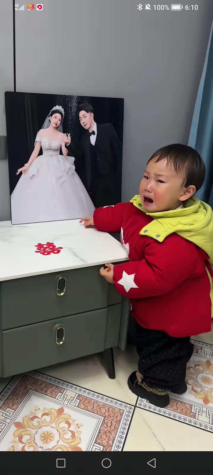 心碎了！夫妻俩趁宝宝睡着，早上偷偷起来外出打工，等宝宝醒来，夫妻俩已坐上了南下的