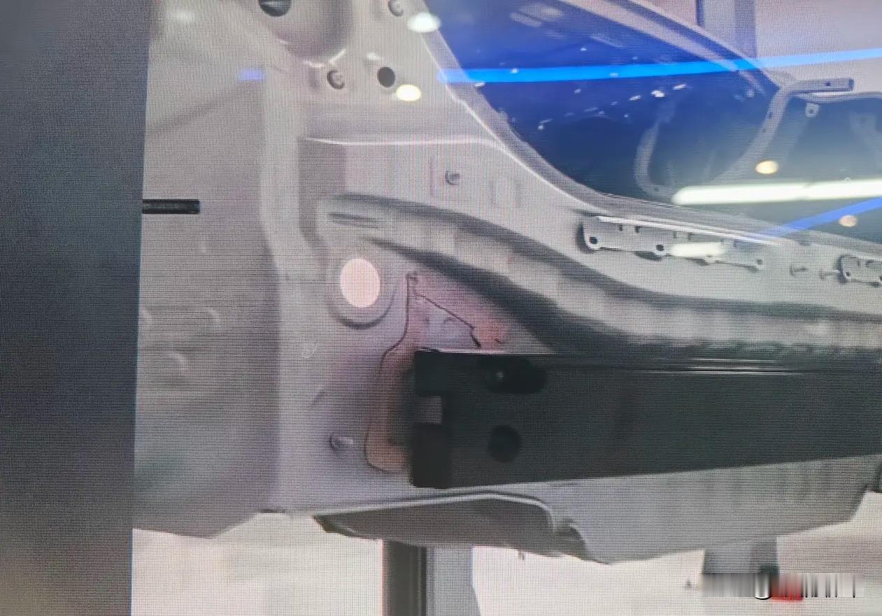 如果你在乎车辆的安全性，一定要看看汽车的防撞梁和吸能盒。目前已知丰田车旗下有