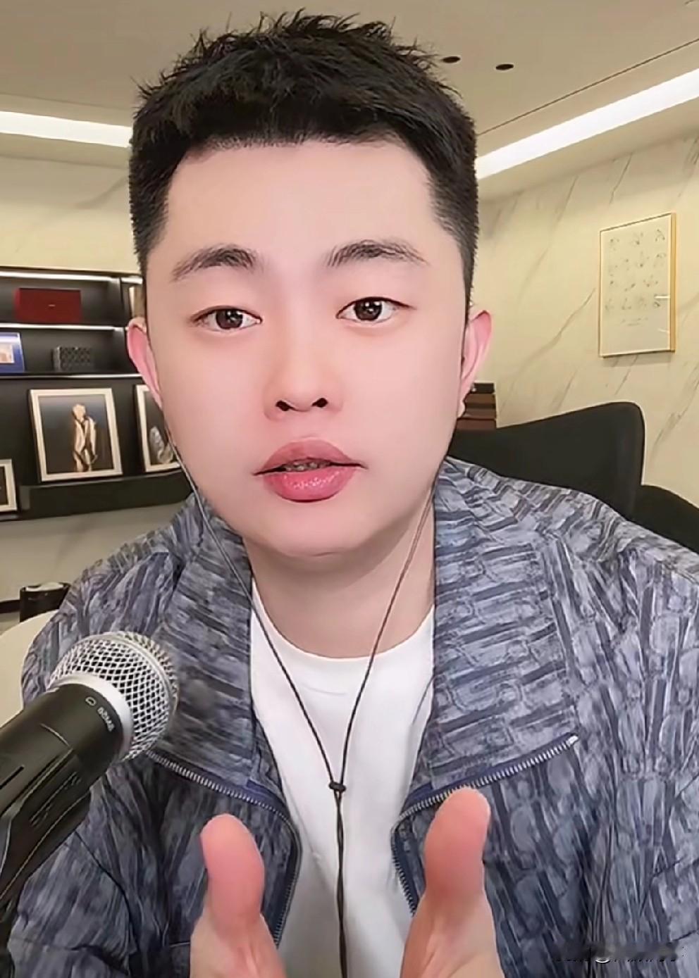 巴扎黑苦恼聊T佑总被嘲讽是“蹭热度”，但身边就这几个哥们儿，不唠他唠谁呢？