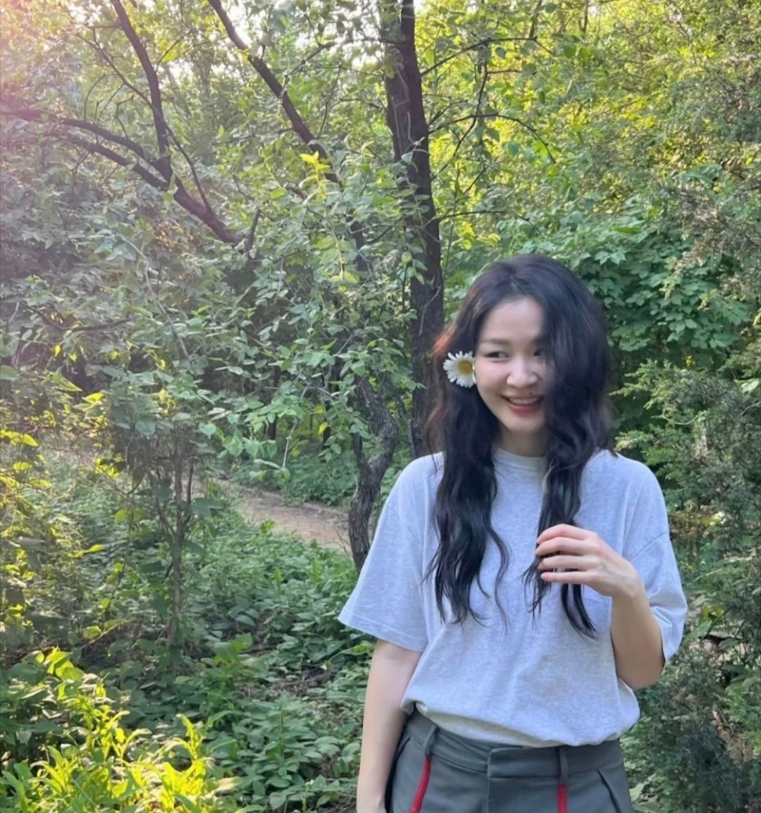 关于最近的话题，金靖的回答简直是教科书级别的，建议其他明星学一学。金靖认为是被