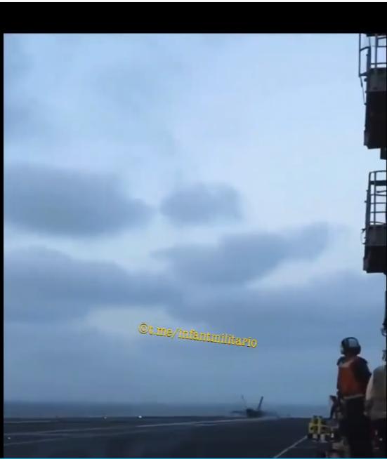 大消息，最新的好消息，美帝海军一架F/A-18舰载机，在林肯号航母上降落时，拦阻