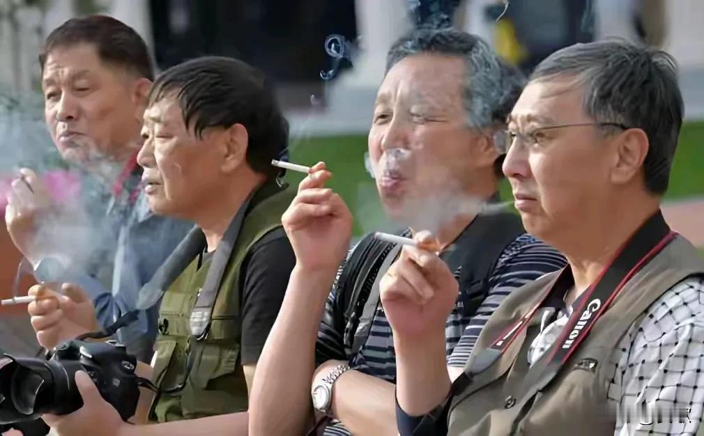 “戒烟潮”来袭.“老烟枪”投降戒烟潮席卷全国：从个人选择到全民行动的健康变革