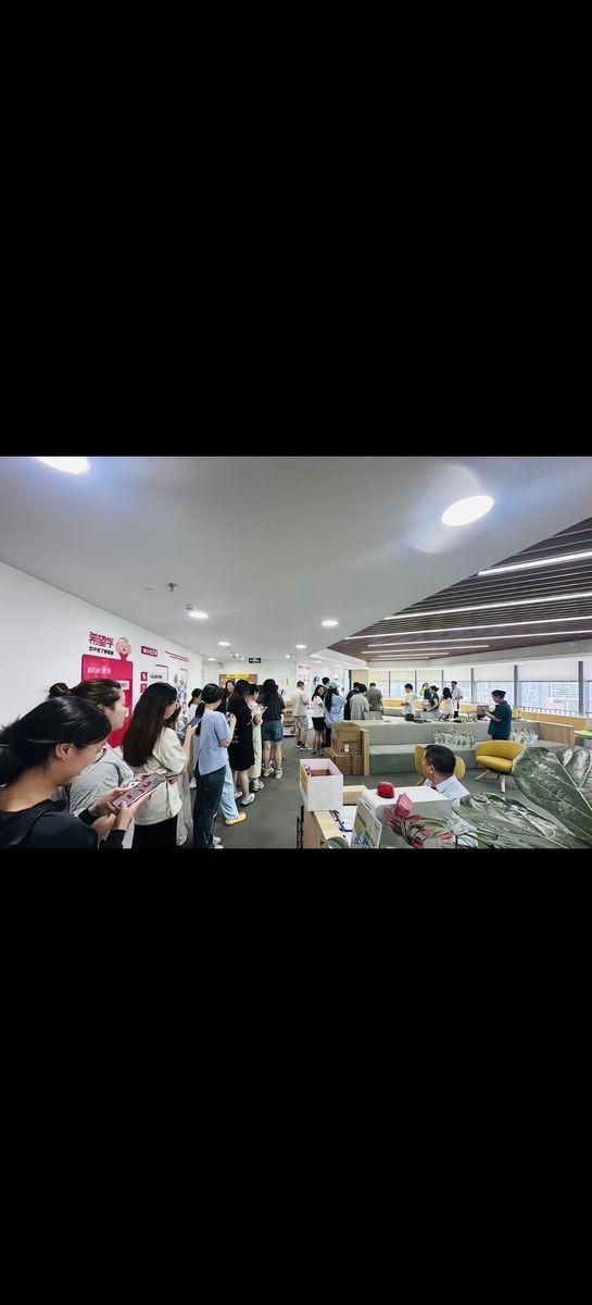 公司让我匿名投票决定裁谁，我投了自己一票。结果第二天公布，全公司三百多号人，也都