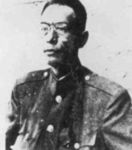 1949年12月，李弥被卢汉扣押，妻子龙慧娱得知后急忙找到汤尧。没想到，汤尧让她
