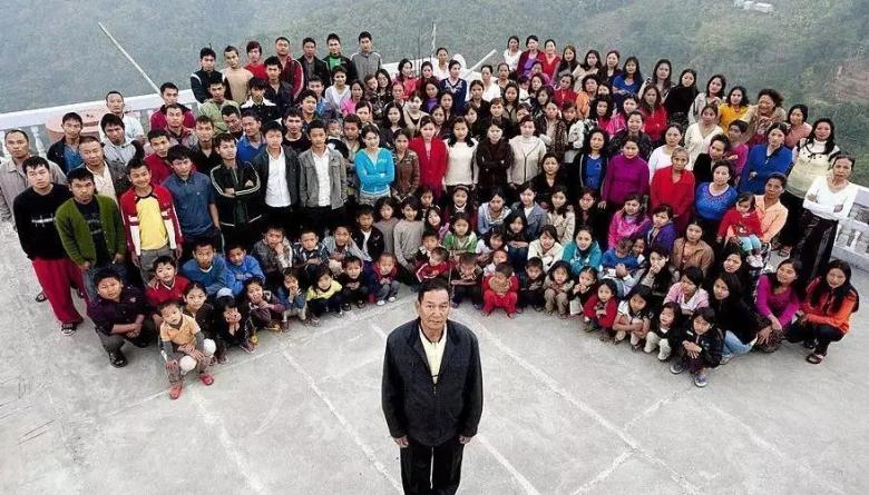 娶30多个老婆，生94个孩子，一家近200人住在有100间房屋的洋房中，甚至连自