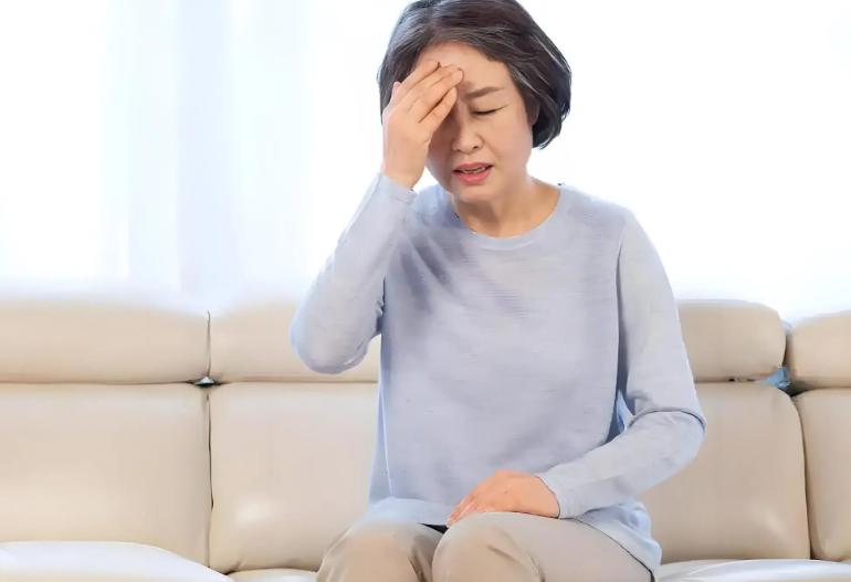 脑供血不足到最后，都是怎么要命的？多半是“倒”在这3个并发症上了！话说现在不