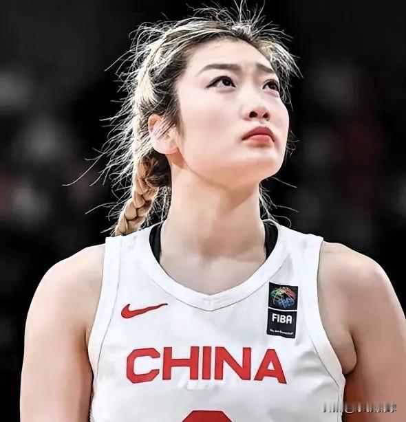 万万没想到，李梦在直播回应批评说出了这样的话！李梦最近直播，正面刚质疑，直
