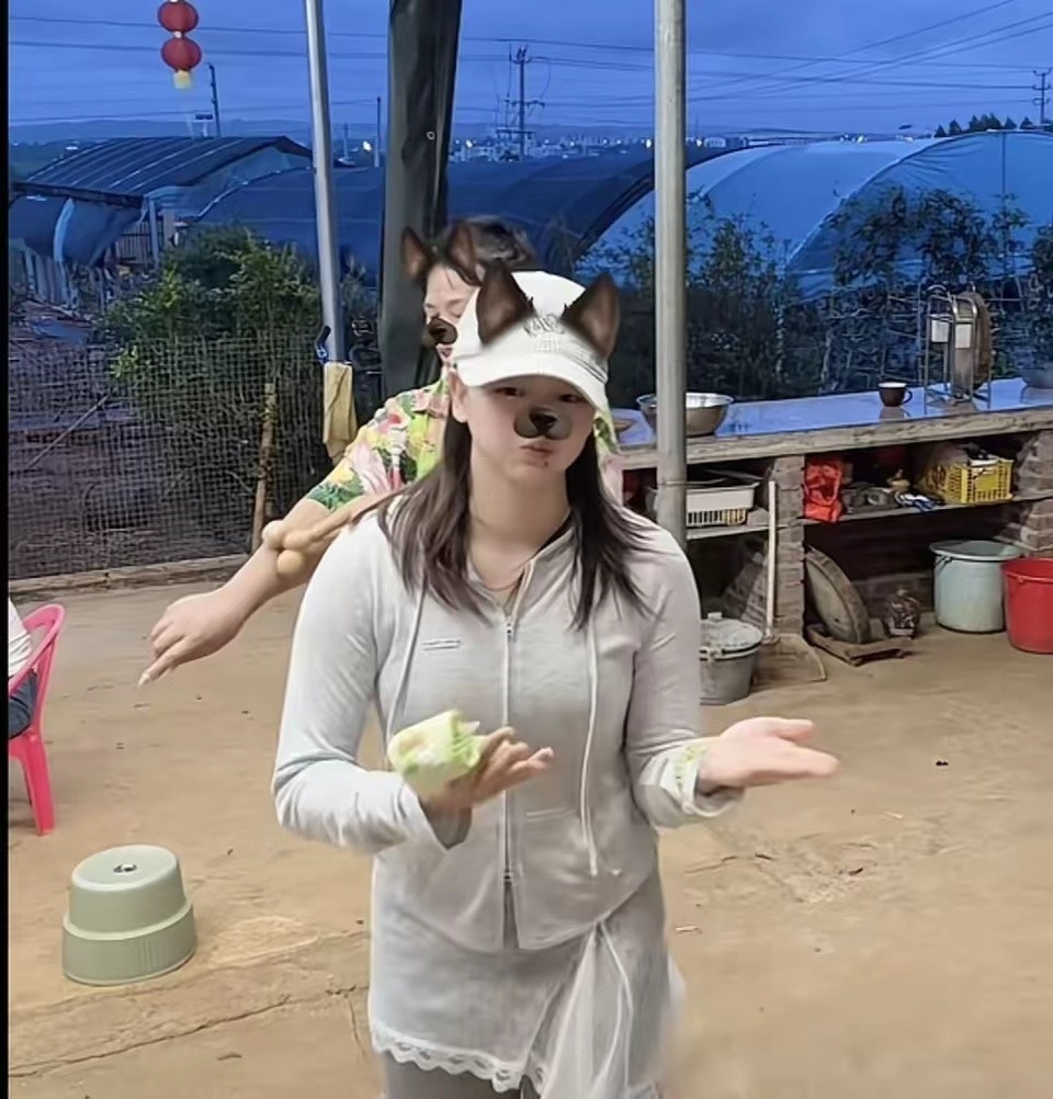 全红婵瘦了一大圈！回老家罕见跳舞，留长头发，不再跳水了？