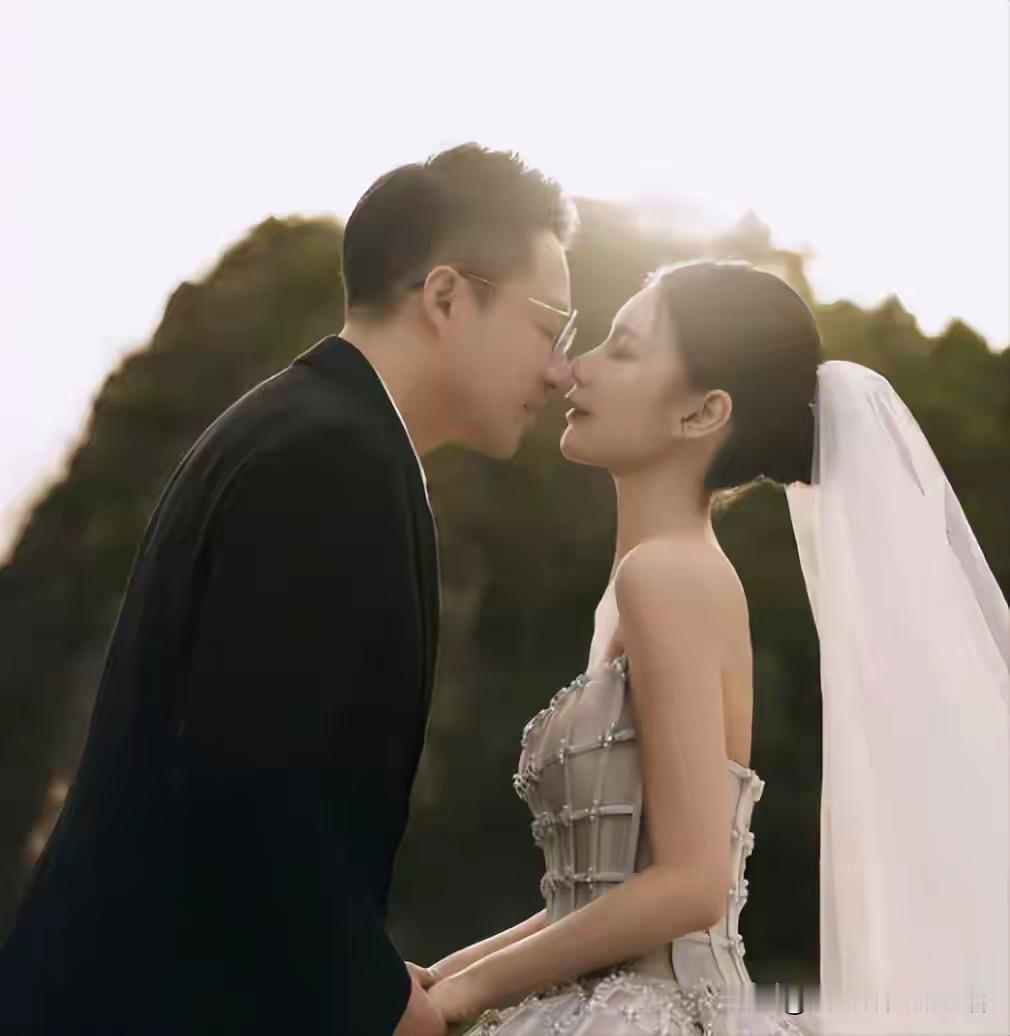 当个名人也真不容易。天天有网友不停的盯着肚子，问是不是怀孕了？咱就说汪小菲