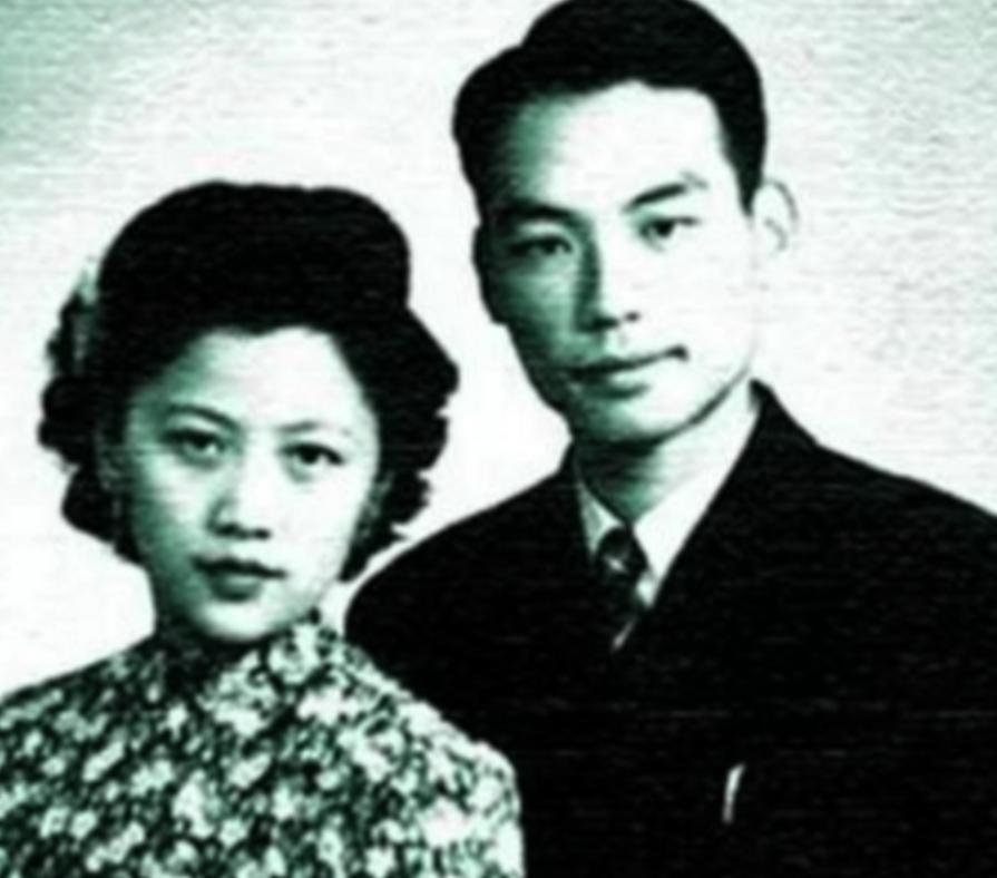 1944年，蒋介石把徐恩曾叫到办公室，直接质问："你妻子放高利贷逼出人命，还私下