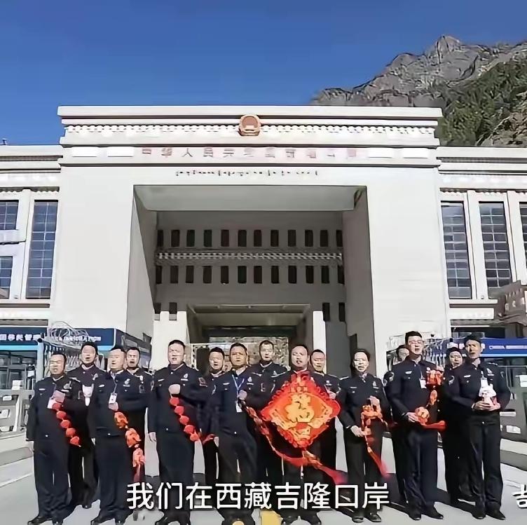 边防派出所文燕四川人家里独生女，前不久刚得二等功，她父亲眼泪快流干了！去过仲巴