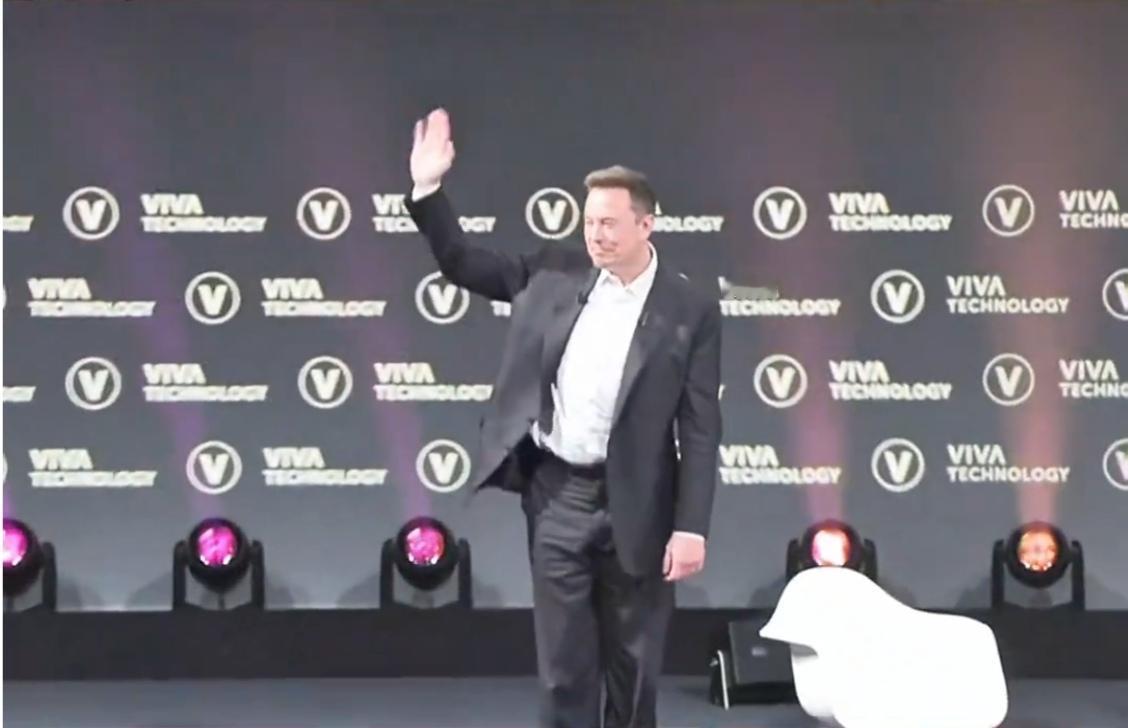 马斯克抛出“星舰工厂”震撼计划：年产万艘，重塑太空边疆埃隆·马斯克近日披露了