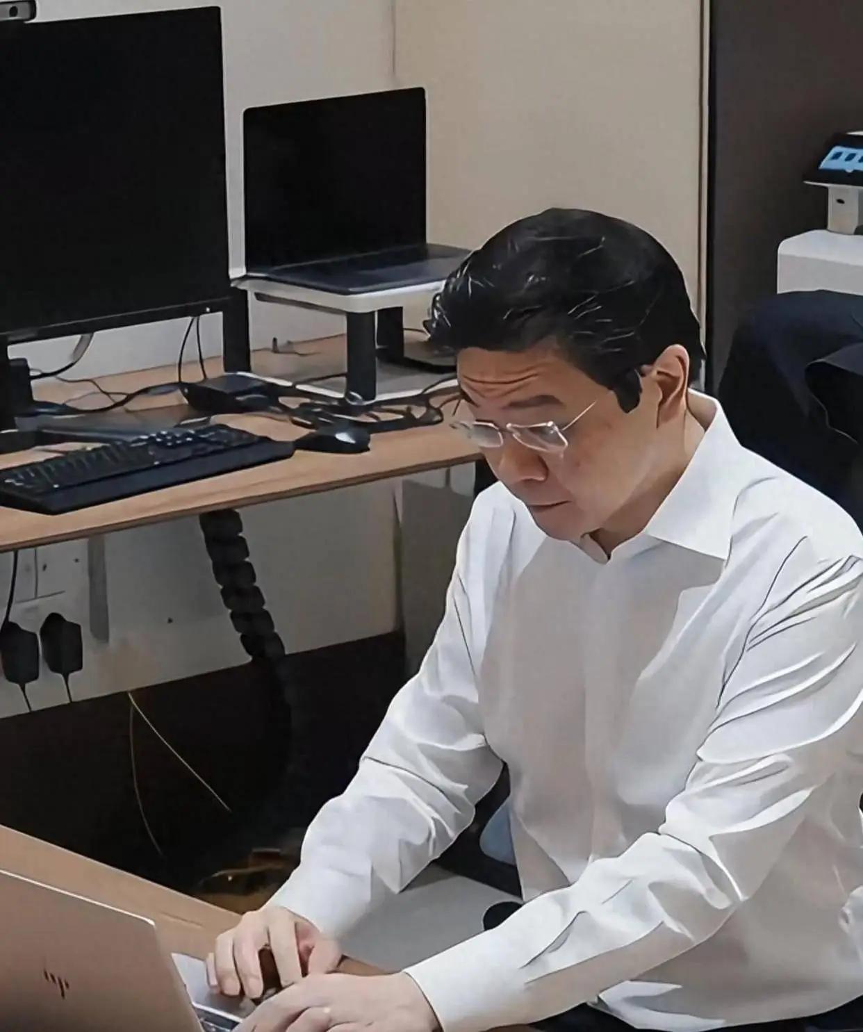 新加坡总理黄循财休假了。距离2026年还有数日，他就暂停履职开启长期休假，总理公