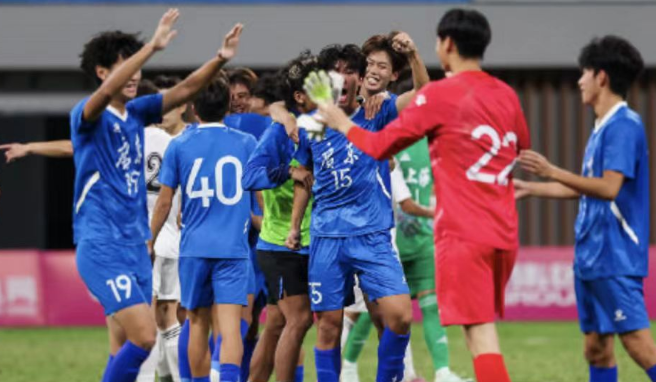 北京时间11月12日，明天的全运会男足U20赛程如下：第一场16：00，三四