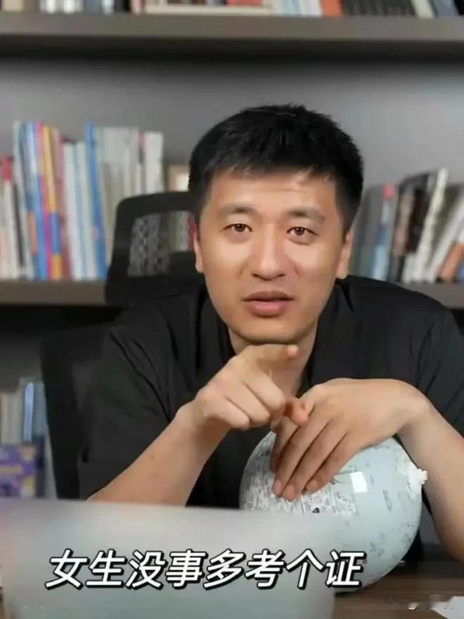 张雪峰一点儿不冤！去年2024年，张雪峰售价20000元的志愿填报课，3小时就