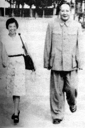 1959年，护士吴旭君对毛主席说：“主席，我大概不能在您身边工作了。”主席连问为