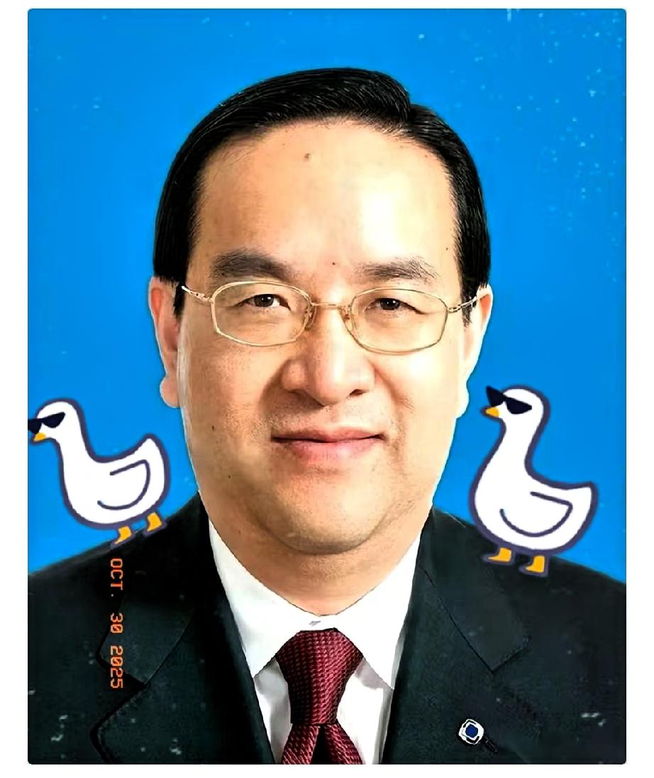 家族式腐败。说真的，这四个字，比他贪了多少个亿，听着都让人后背发凉。他57