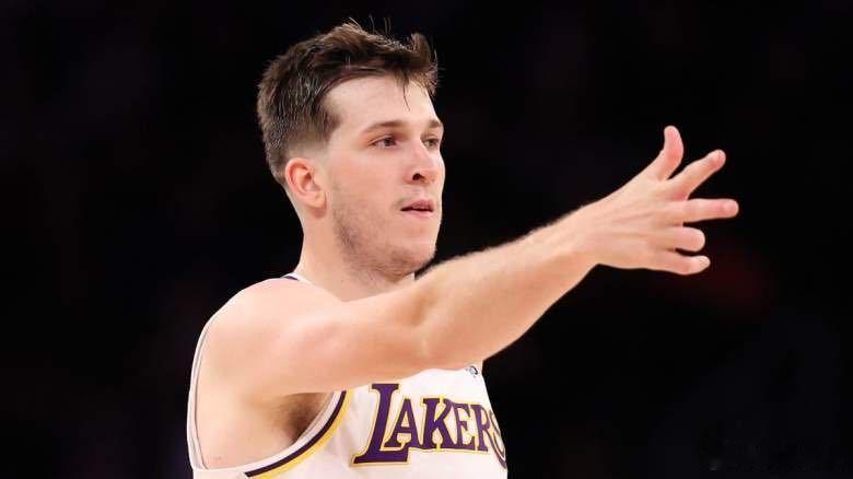 湖人第四选择里夫斯NBA合同话题球哥的一席话，直接把里夫斯推上了风口浪尖。他表示
