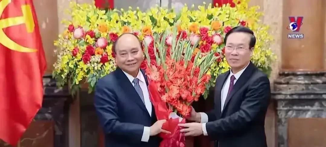 越南政坛并没有地震，撤销阮春福、武文赏和王廷惠的一切职务并没有什么大的影响，因为