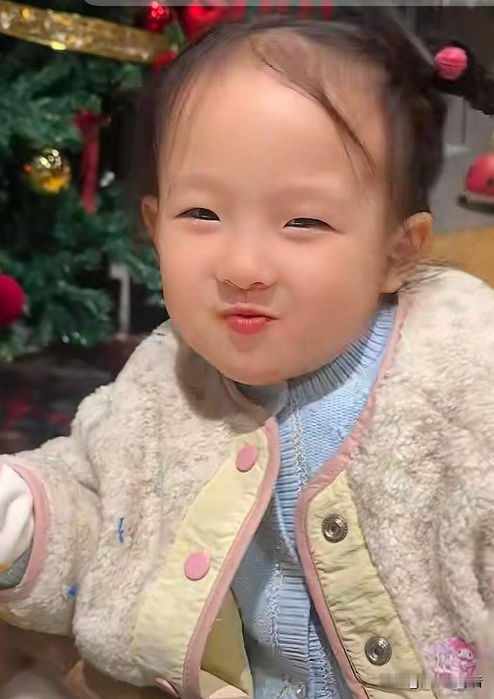 今天下午，黄一鸣更新了一则闪闪的视频。视频里，闪闪满脸欢喜地宣布，她要回安庆了。