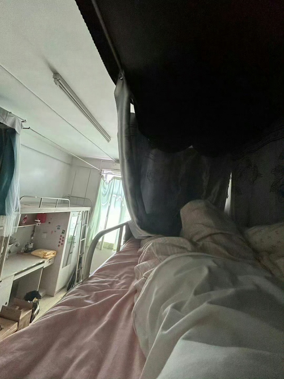 一个人在宿舍好无聊​​​