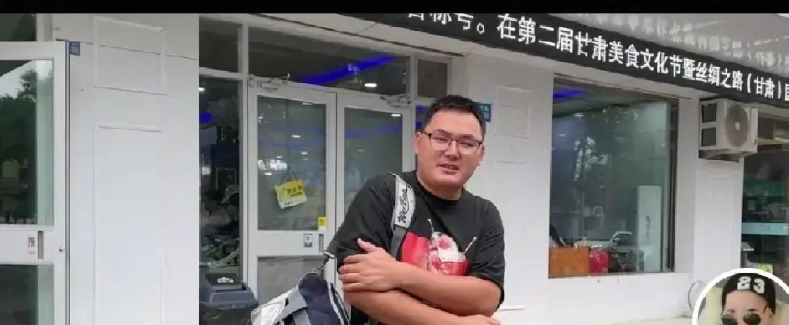 手握300万粉丝的网红大号，接一条广告的报价却被品牌方直接砍掉了一半，小二娃这回