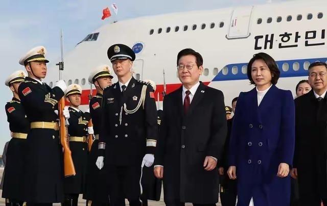 日本朝鲜问题专家边真一说：“李在明很聪明，他选择在中日关系紧张的时候访华，让中国