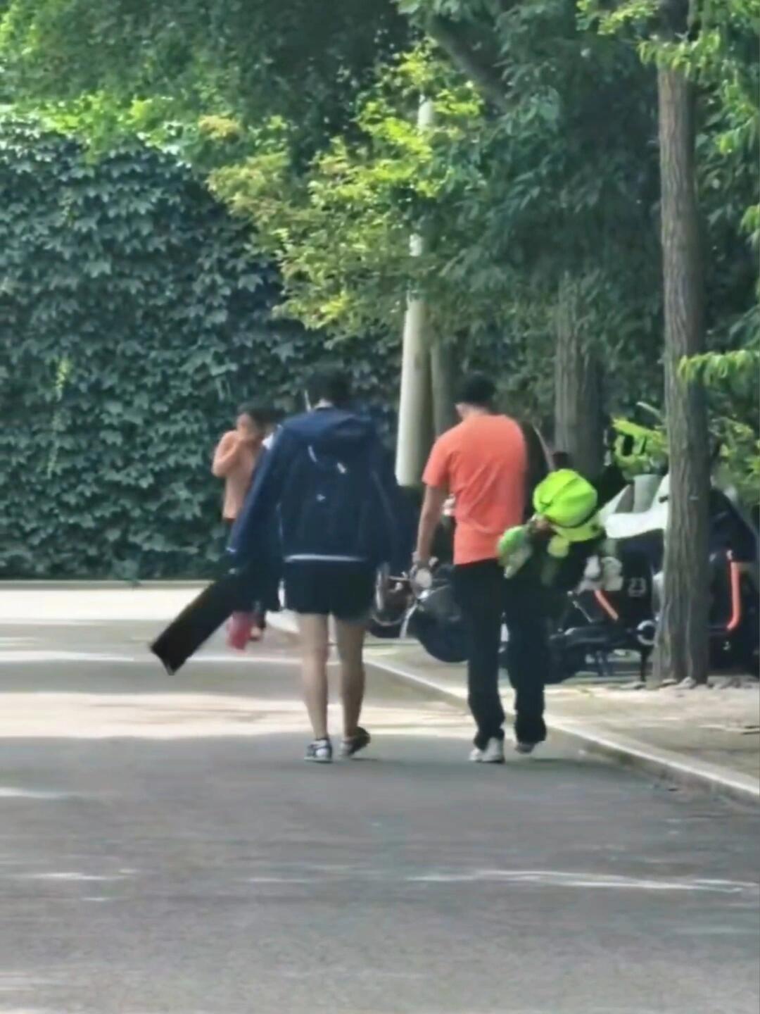 曼昱又上班了，刚刚结束伦敦世乒赛不久，果然闲不住，也不能把训练撂下！健康涨球，