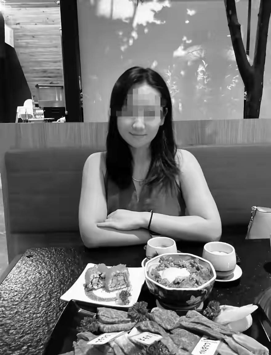 “女孩在三亚被毒蛇咬死”后续，医院救治女孩的完整时间线被公布，网友最疑问的地