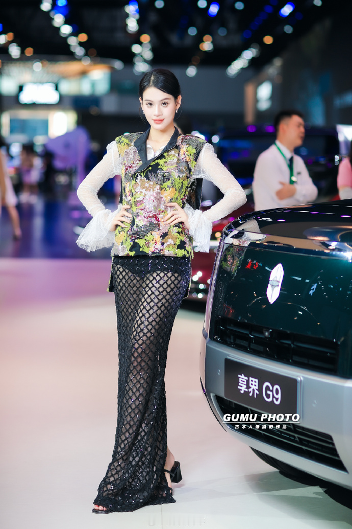 2026成都国际车展北汽展台模特，先不说车好不好，模特姐姐必须满分。这身材比例真的趋于完美。享界G9