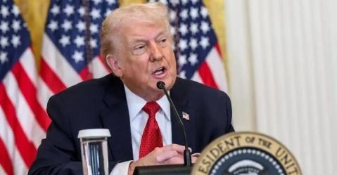 脸面都不要了！特朗普曾经发文说：“这个世界最不需要的，就是让中国吞并加拿大。这事