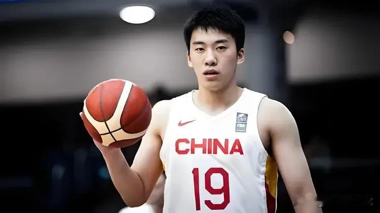 亚洲杯1/4决赛上半场中国46：35韩国，新星王俊杰杀疯了，得到全场最高的的15