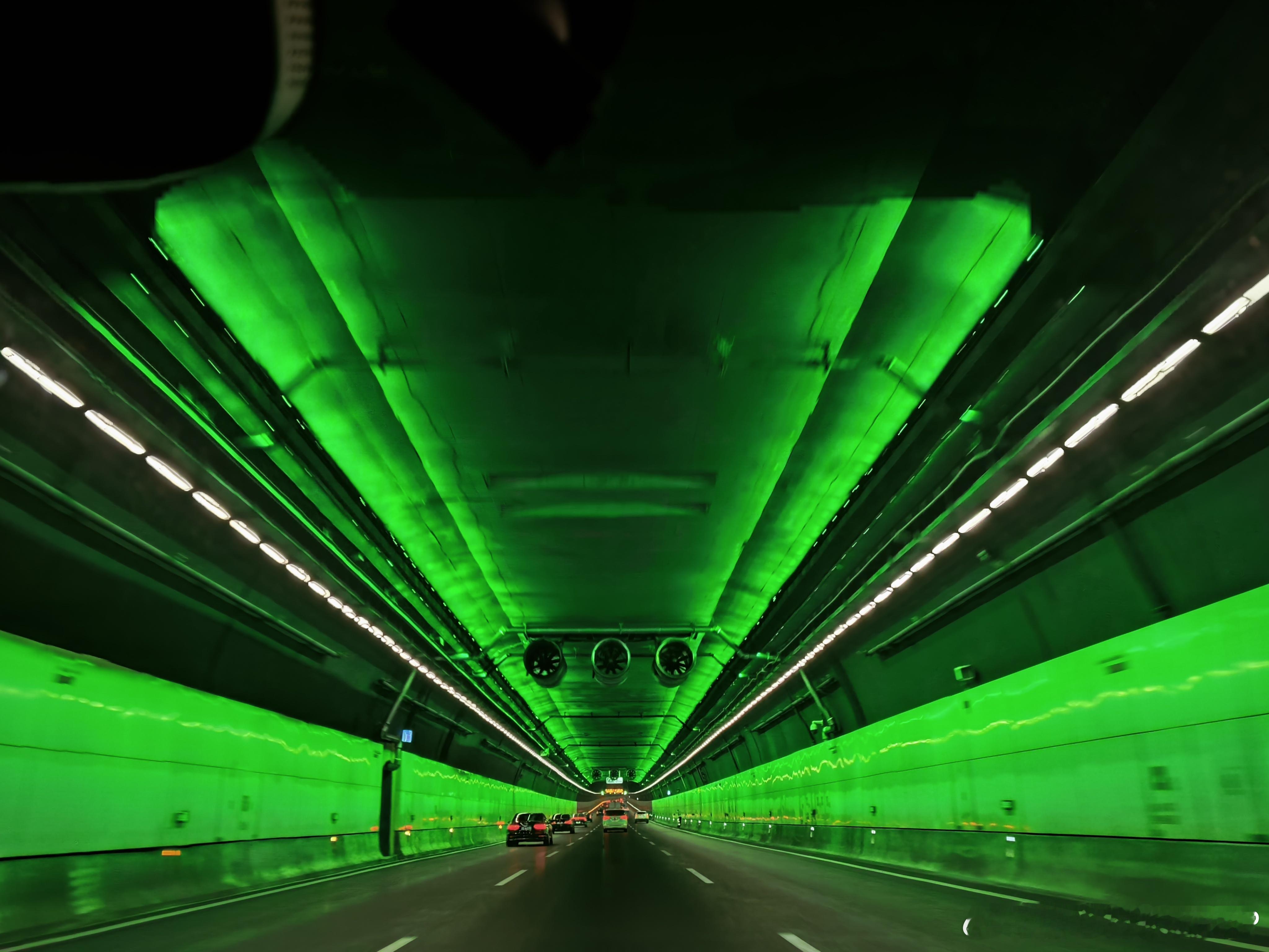 东六环隧道太魔幻了北京