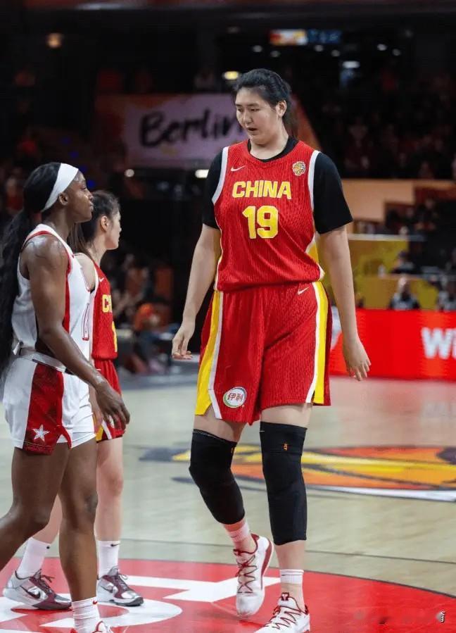 张子宇今年年初才开始打WCBA，大半年就直接打世界最高水平的比赛了，从心理到身体