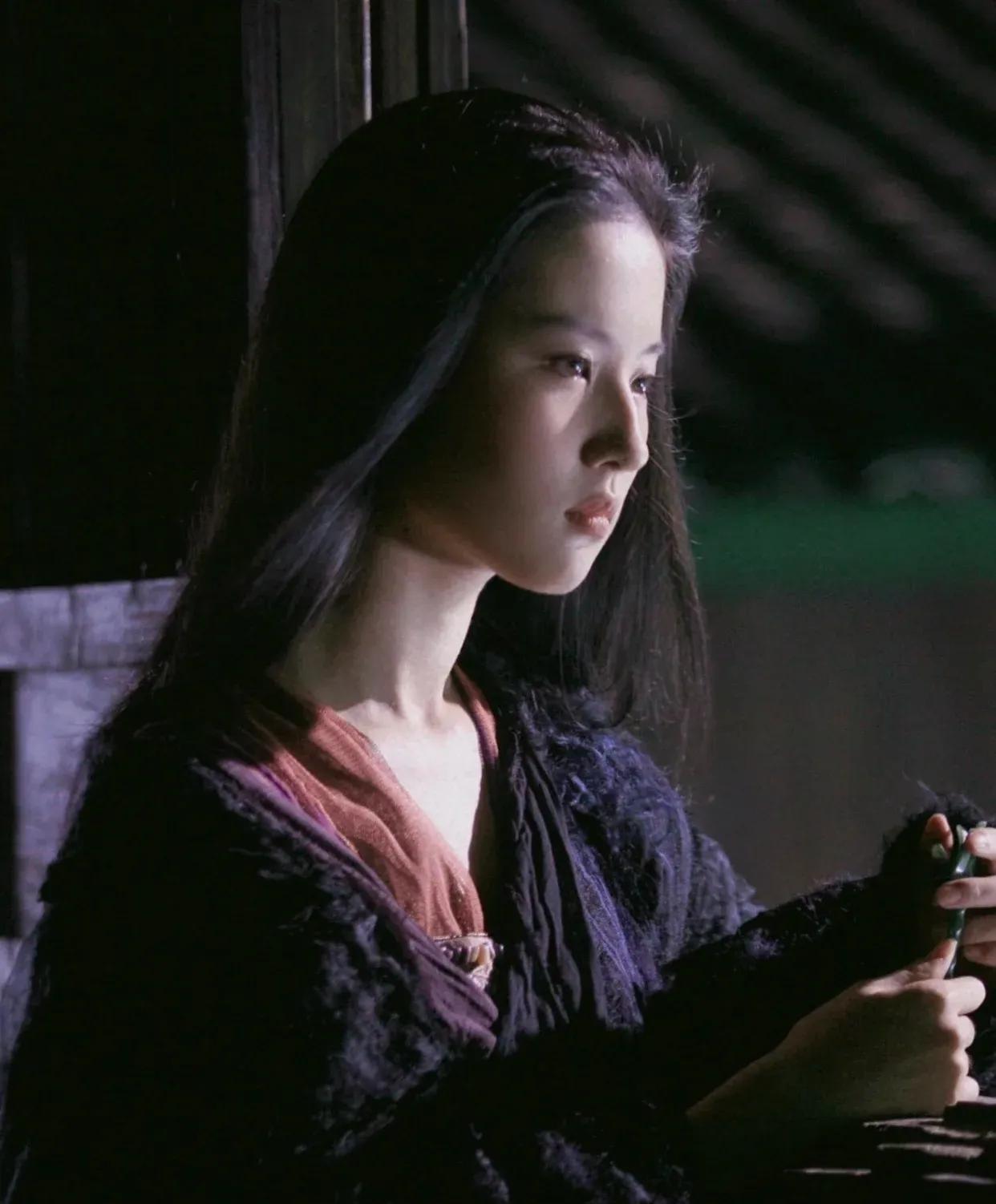 刘亦菲气质无敌，侧颜无敌，真的完美无瑕。#刘亦菲#
